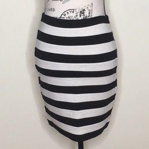 Mid pencil strip skirt